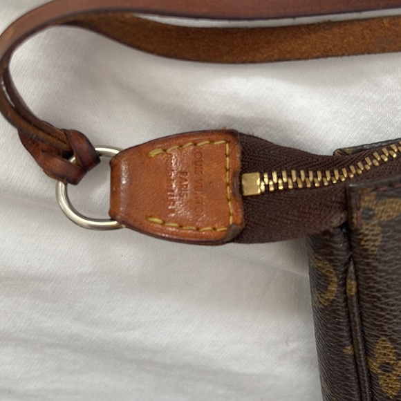 Louis Vuitton Pochette Accessoires Monogram Canvas - Picture 3 of 5